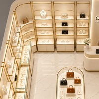 Solution clé en main pour la création d'un magasin de bijoux sur mesure, la conception d'intérieur, la décoration et le projet d'aménagement de boutique