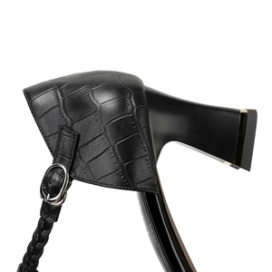 Escarpins de luxe pour <span class=keywords><strong>femme</strong></span> à bride en T, effet croco, avec détails tressés et talon carré, personnalisables OEM/ODM, été automne - Product Image 5