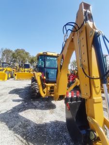 Excavateur polyvalent utilisé de Carter cat420f Excavateur occupé de deux chariots élévateurs en vente bon marché - Product Image 4