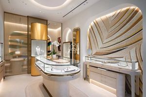 Exhibidores de Vidrio Curvo de Alta Calidad Personalizados para Joyería en Centros Comerciales - Product Image 2