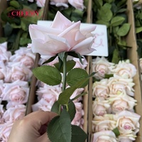Rose artificielle à tige unique, aspect naturel et toucher doux, haute qualité, pour arrangements floraux de mariage aux tons doux.