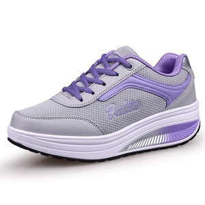Scarpe sportive sportive da <span class=keywords><strong>donna</strong></span> scarpe da ginnastica sportive in <span class=keywords><strong>pelle</strong></span> sintetica da <span class=keywords><strong>donna</strong></span> in rete traspirante da <span class=keywords><strong>donna</strong></span> che corre scarpe da basket <span class=keywords><strong>Sneakers</strong></span> - Product Image 3