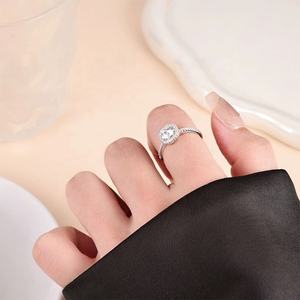 Bague de fiançailles en moissanite plaquée pour femmes, bague en argent sterling S925, bague en moissanite, petite bague de fiançailles en forme de cube de sucre - Product Image 4