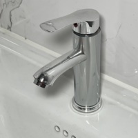 Maison conteneur moderne extensible de 40 pieds avec cadre noir et jaune désert, caractéristiques coupe-vent et étanches, idéale pour usage hôtelier