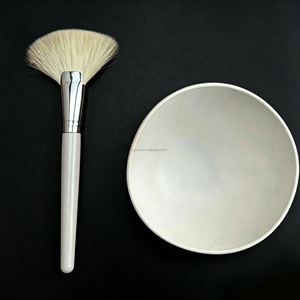 Cepillo de Pelo de Cabra Natural Suave y Esponjoso para el Cuidado de la Piel con Tazón para Mezclar Mascarillas, Kit de 2 Piezas para Aplicar Mascarillas Faciales de Arcilla DIY - Product Image 4