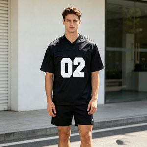 Camiseta personalizada para hombre, camiseta de fútbol negra de manga corta con estampado, cuello redondo, corte regular, transpirable, deportiva - Product Image 3