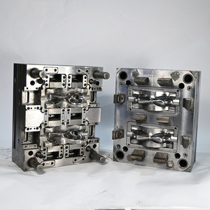 Moule d'injection multi-cavités pour le moulage de plastiques médicaux semi-fixés avec traitement CNC EDM - Product Image 2
