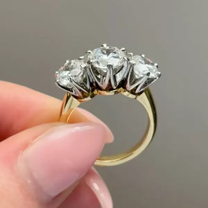Anello Elegante a Sei Punte Bicolore con Design Rotondo per Donne - Product Image 3