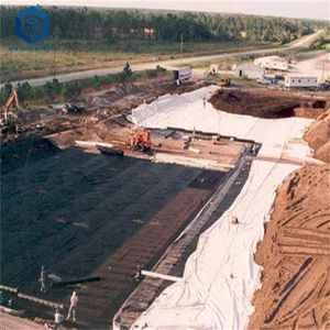 Geomembrana de HDPE Versátil, Resistente al Agua, con Tratamiento UV, para Proyectos de Vertederos en Jordania - Product Image 2