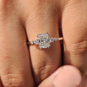 Bague en diamant de laboratoire sophistiquée, style moderne, bijoux élégants pour femmes, bague élégante et abordable en provenance d'Inde - Product Image 1