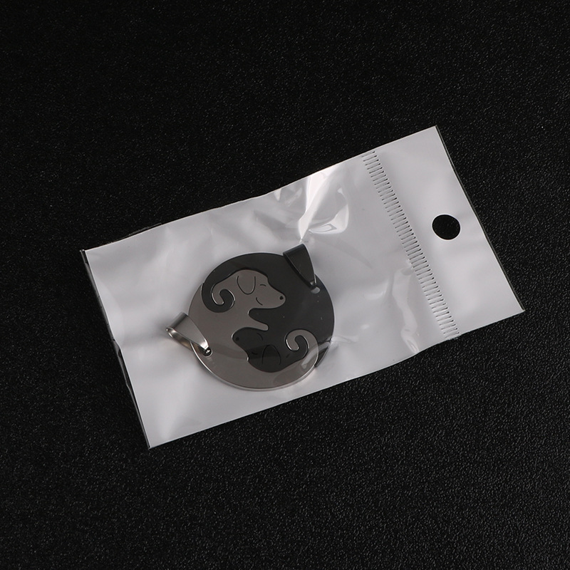 Coppia di ciondolo singolo bianco e nero (senza catena)