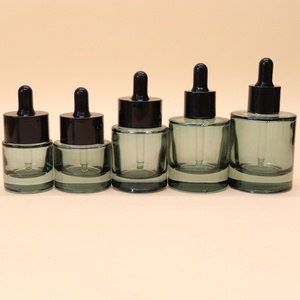 Rỗng Bán Buôn Tinh Dầu Thủy Tinh Nhỏ Giọt Chai 30Ml Màu Xanh Lá Cây Chai Thủy Tinh Với Ống Nhỏ Giọt Biểu Tượng Tùy Chỉnh Râu Dầu Huyết Thanh Chai - Product Image 1