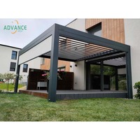 Auvents extérieurs automatiques de luxe modernes sur mesure en aluminium et polycarbonate, toit à persiennes étanche en métal pour jardin