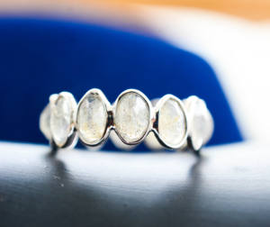 Anillo de Labradorita de Primera Calidad con Plata de Ley 925 en Venta - Product Image 2