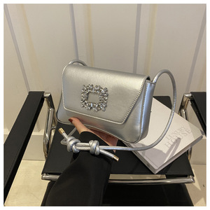 Novità 2025: Borsa Quadrata Casual Elegante da Donna con Delicata Fibbia Quadrata in Strass - Product Image 5