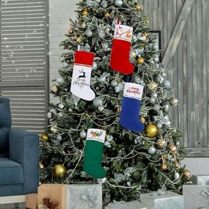 Chaussettes de Noël suspendues pour cheminée, en tissu non tissé rouge, chaussettes de Noël personnalisées en feutre - Product Image 6