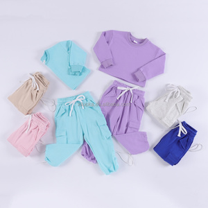 Set di <span class=keywords><strong>Abbigliamento</strong></span> per Bambine all'Ingrosso, Completo Primaverile e Autunnale in Cotone con Felpa e Pantaloni Jogger, <span class=keywords><strong>Abbigliamento</strong></span> Personalizzato per Bambini - Product Image 2
