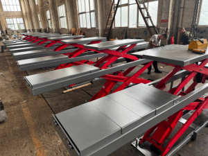 Chariot élévateur à ciseaux hydraulique à double cylindre avec bras articulé, capacité de 3 tonnes, hauteur de levage de 72,8 pouces pour outils de réparation automobile - Product Image 2