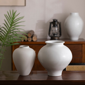Jarrón de Cerámica Estético Zen para Decoración del Hogar, Porcelana con Bordes Redondeados, Acabado Mate Blanco, para Casa, Hotel, Sala de Estar - Product Image 3