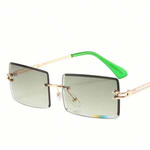 Vente en gros de lunettes de soleil carrées sans monture personnalisées pour hommes, lunettes de soleil rectangulaires dégradées pour femmes - Product Image 3