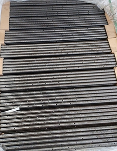 Piquet en acier rond moderne et durable de 12 à 72 pouces avec trous pour coffrages en béton - Product Image 5