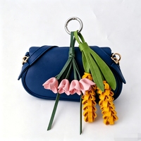Breloque de sac en PU motif floral, porte-clés floral, pendentif de sac à main, accessoire décoratif léger et multicolore de haute qualité, tendance
