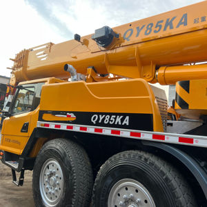 รถเครนเคลื่อนที่อเนกประสงค์ SANYY/X-C-M-G QY85KA 85 ตัน สำหรับงานบนพื้นที่ขรุขระ พร้อมเครื่องยนต์ ยกสูงสุด 40 เมตร - Product Image 1