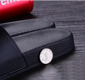 <span class=keywords><strong>Sandalias</strong></span> Unisex Negras de EVA y PVC para <span class=keywords><strong>Hombre</strong></span> con Estampado de Logotipo Personalizado, Pantuflas Suaves para Exterior de Verano - Product Image 3