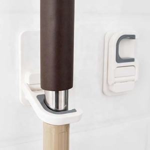 Crochet <span class=keywords><strong>à</strong></span> pince pour vadrouille Tenture murale Toilette sans poinçon Artefact puissant Crochet collant Boucle murale Rack de rangement Siège de carte - Product Image 3