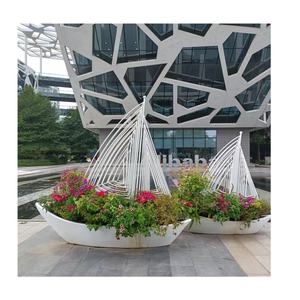 高品質のグラスファイバー製、ボート型の塗装済み、色をカスタマイズ可能な、屋内外兼用の家庭菜園用フロアスタンド型植木鉢、卸売 - Product Image 1