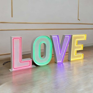 Insegna al Neon RGB Autoportante, Lettere Giganti in Metallo Personalizzate, Luci per Feste, Lettere al Neon con Supporto, Insegne Illuminate - Product Image 4
