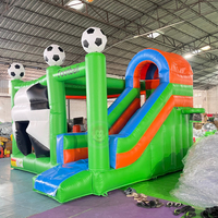 Château gonflable commercial à thème football pour enfants avec toboggan