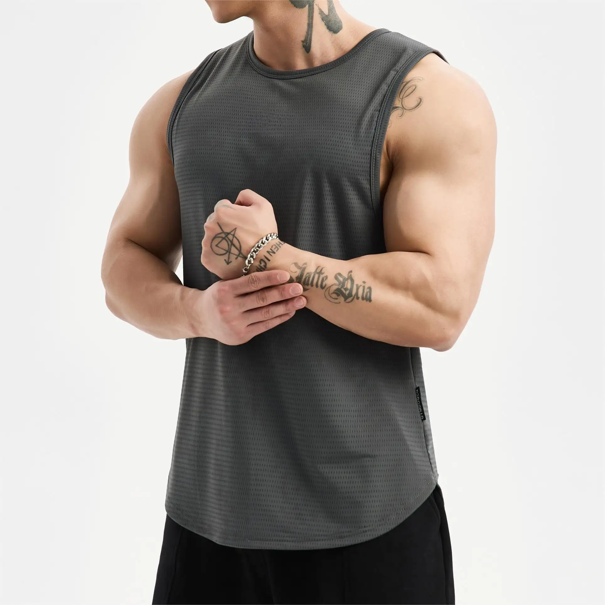 Gym Fitness Wear Cotton Gym Tank Top Muscle Fit Curved Hem Fitness Shirts Workout Clothing Men's Tank Tops