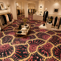 Lebendige Magenta-Gold Teppichfliesen aus Nylon mit Modernem Geometrischem Design für Einzelhandel, Boutiquen und Lobbybereiche - Modulares Bodenbelagssystem
