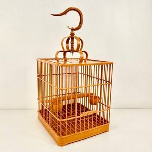 Cage à oiseaux en plastique durable Cage à oiseaux en plastique haute résistance pour l'alimentation des pigeons Perroquets pour pigeons Perroquets suspendus Nichoir - Product Image 1