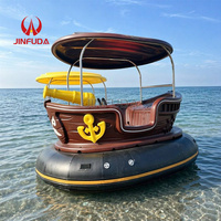 Bateau à moteur gonflable personnalisé sur le thème des pirates avec éclairage LED et musique