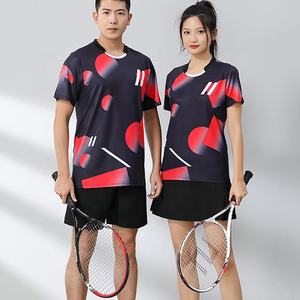 <span class=keywords><strong>Traje</strong></span> <span class=keywords><strong>de</strong></span> bádminton transpirable seco, jersey <span class=keywords><strong>de</strong></span> <span class=keywords><strong>tenis</strong></span> <span class=keywords><strong>de</strong></span> mesa <span class=keywords><strong>de</strong></span> manga corta para hombres y mujeres, ropa <span class=keywords><strong>de</strong></span> <span class=keywords><strong>tenis</strong></span> <span class=keywords><strong>de</strong></span> mesa negra y roja para niños - Product Image 1