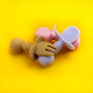 Cucharas y tenedores para bebés, empaquetados en caja, juego de tenedores y cucharas de silicona con diseño sólido para niños - Product Image 6