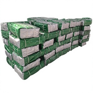 Rouleau de bâche imperméable verte robuste pour usage extérieur, tissu tissé uni, articles en stock - Product Image 1