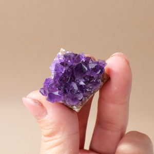 Mini Cluster di Ametista in Pietra di Cristallo Naturale con Energia Curativa all'Ingrosso per Decorazione di Casa e Giardino - Product Image 5