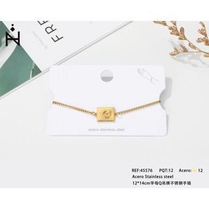 Pulsera de acero inoxidable de 12x14 cm con letra Q chapada en oro, regalo de joyería de moda unisex - Product Image 1