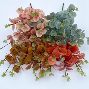 การจัดดอกไม้สำหรับงานแต่งงาน ทางเดินต้อนรับ ด้วยต้นยูคาลิปตัสและใบไม้เงิน - Product Image 5