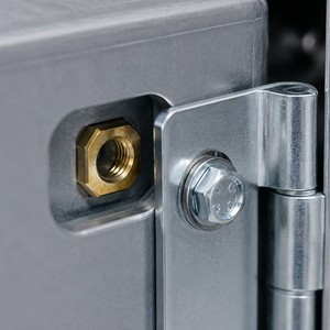 Écrou de fixation carré en laiton de qualité supérieure et composant de machine pour l'assemblage mécanique général - Product Image 1