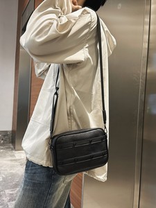 Sac à bandoulière décontracté pour homme, nouveau style, vente en gros, logo personnalisé, antivol, en cuir PU imperméable - Product Image 3