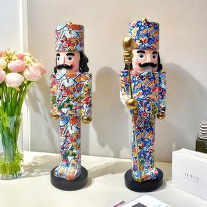 งานประดับตกแต่งเรซิ่นอีพ็อกซี่รูปทหาร สำหรับเทศกาลคริสต์มาส สร้างบรรยากาศวันหยุด ตกแต่งบ้าน สไตล์นามธรรม สำหรับห้องนั่งเล่น ทางเข้าบ้าน งานศิลปะพื้นบ้าน - Product Image 2