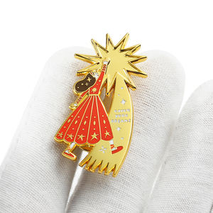 เข็มกลัดติดคอเสื้อรูปหมวกสำหรับสาวอะนิเมะเคลือบแบบแข็งออกแบบได้เอง - Product Image 3