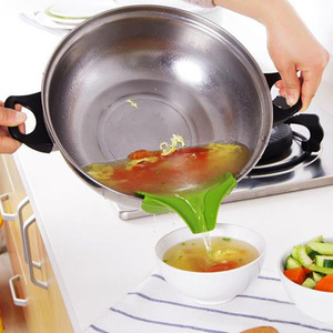Silicone Liquid Deflector Round Rim Pourer Kitchen Gadget For Cookware Soup Transfer - Product Image 3