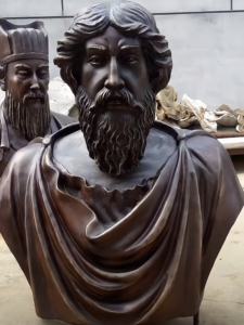 Бронзовая статуя-бюст в полный рост на заказ для украшения церковного мемориального зала, цвет металлик - Product Image 4