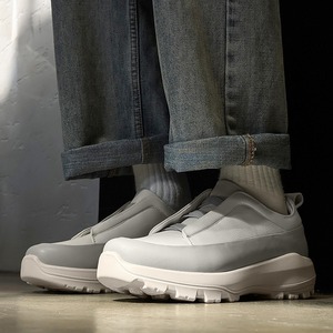 รองเท้าเดินสไตล์ฤดูใบไม้ร่วงแบบใหม่ พื้นนุ่มอเนกประสงค์ ดีไซน์เรียบง่ายทันสมัย น้ำหนักเบา เหมาะสำหรับเล่นกีฬา - Product Image 2