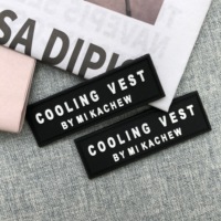 Logo de marque personnalisé lettres blanches étiquettes en silicone patch en caoutchouc de silicone fer à repasser pour vêtements étiquette de cou étiquette en caoutchouc